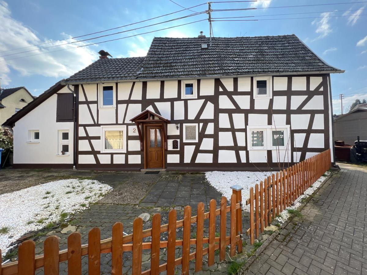 300 Jahre Altes Renoviertes Fachwerkhaus Villa Peterslahr Exteriör bild