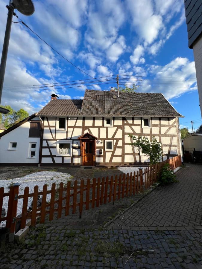 300 Jahre Altes Renoviertes Fachwerkhaus Villa Peterslahr Exteriör bild